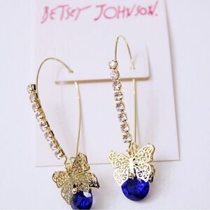 💙 Betsey Johnson dangle butterfly earrings 💙